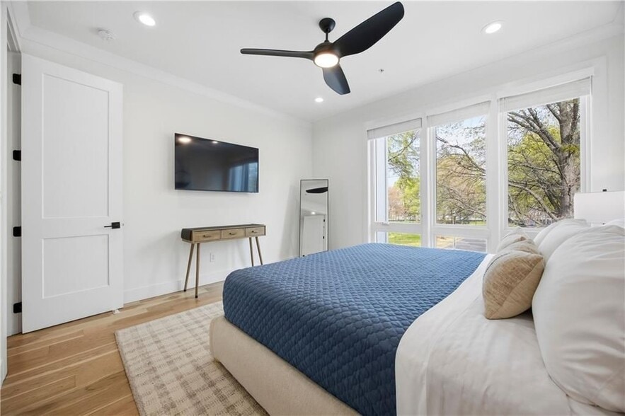 Building Photo - 436 Markham St SW