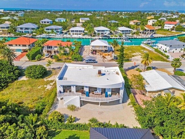 Building Photo - 273 W Seaview Dr