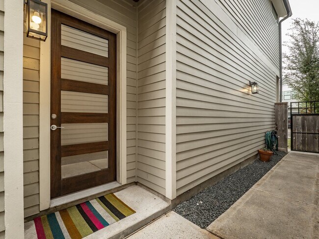 Building Photo - 210 E 32nd St