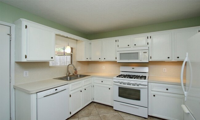 Building Photo - 6867 Stillwater Dr