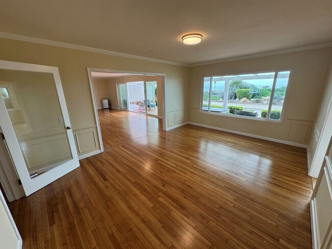 Building Photo - Gorgeous Hillside Ventura Home with Ocean ...