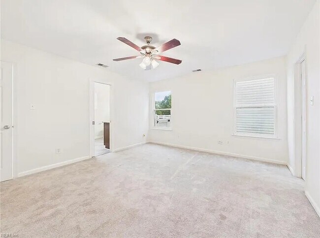 Building Photo - 2536 7 Kings Rd