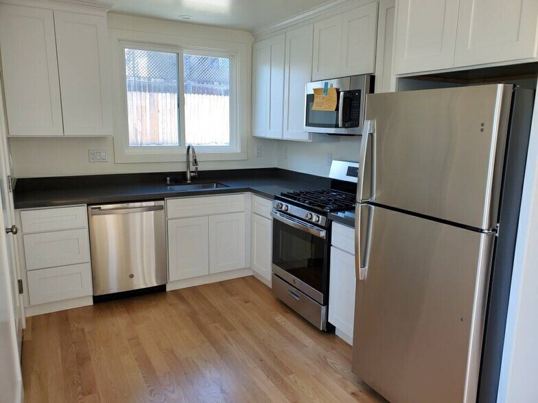 Building Photo - 232 Hazelwood Dr
