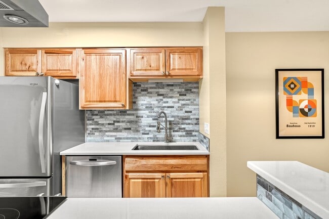 Building Photo - Remodeled 1 bed, 1 bath Gunbarrel Condo! Available NOW!