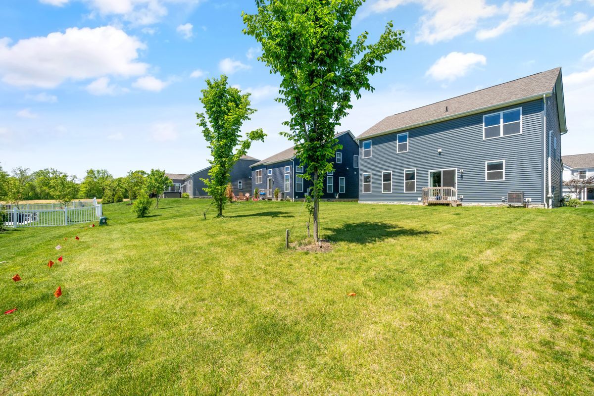 Building Photo - 1033 Quarry Oak Dr