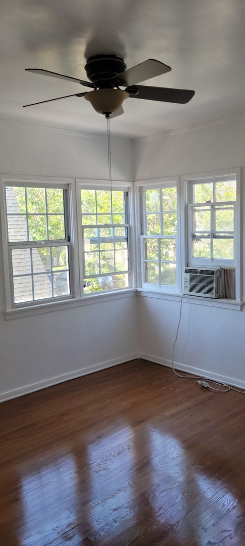 Building Photo - 624
