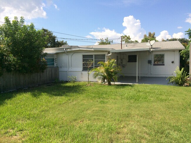 Building Photo - 772 73rd Ave N