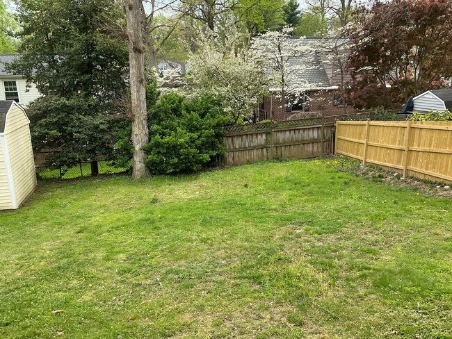 Building Photo - Fully remodeled 4BR 2.5BA colonial in 4 corners area of Silver Spring