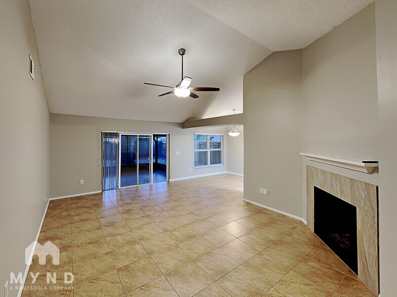 Building Photo - 2030 Shadow Pine Dr