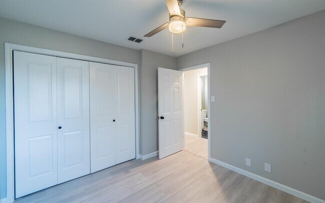 Building Photo - 915 Sirocco Dr