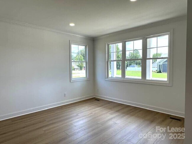 Building Photo - 8070 Blackwood Rd