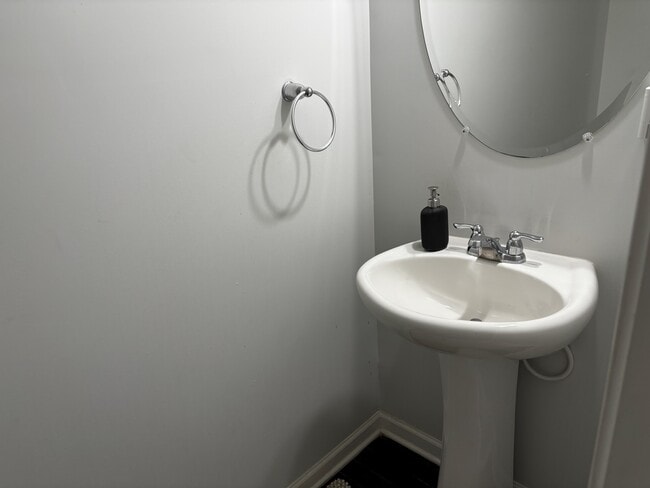 Building Photo - 5600 Moresby Ct