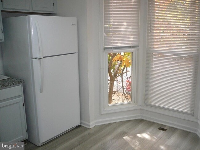 Building Photo - 302 Harrogate Rd