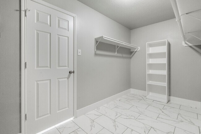 Building Photo - 20231 Avery Point Dr