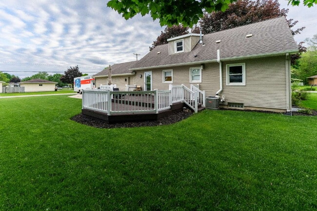 Building Photo - Spacious 4-Bedroom Home with Modern Amenit...