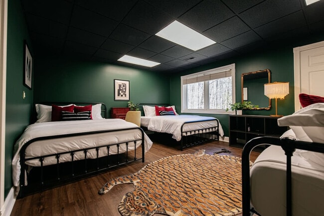 Building Photo - 33 Pinners Ln