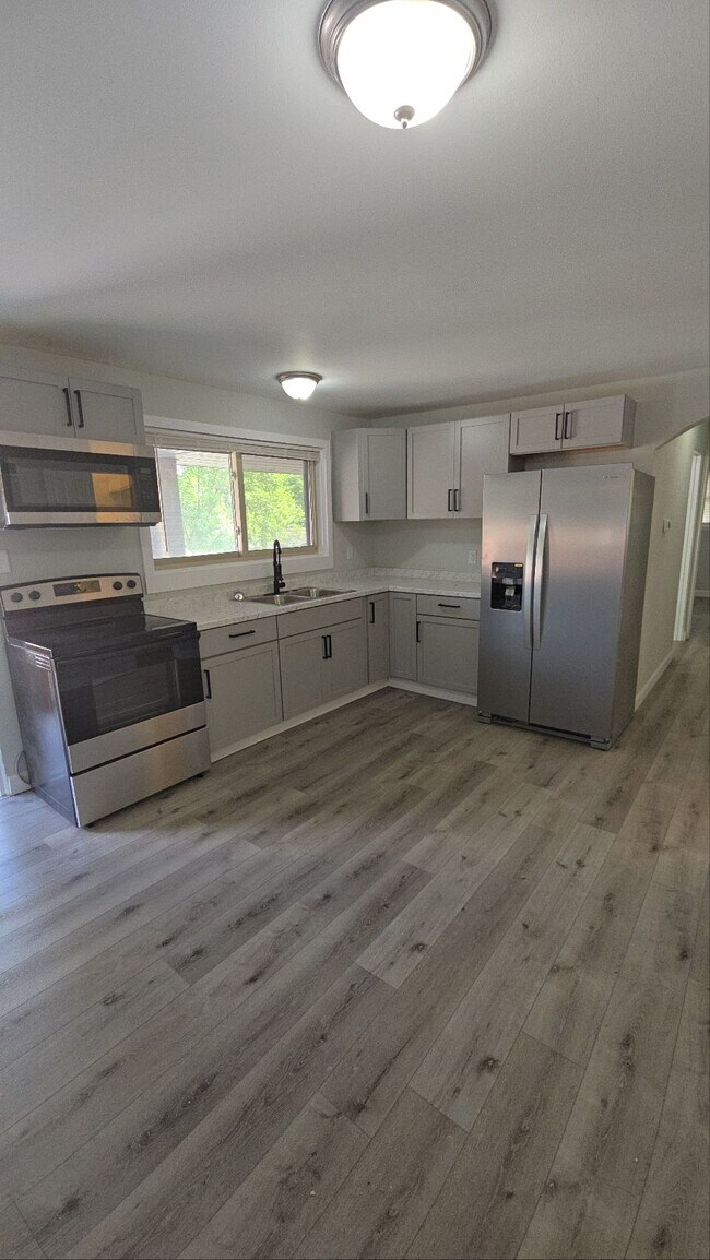 Building Photo - 1813 Spencer Ave