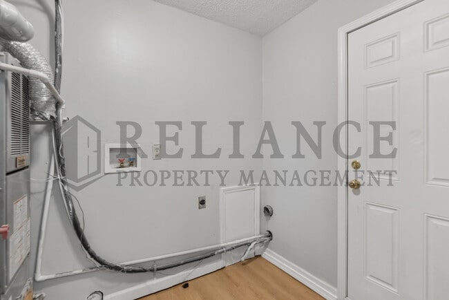 Building Photo - 839 N Oliver St