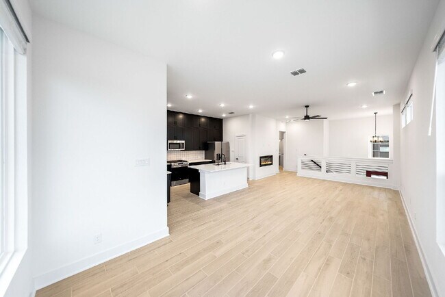 Building Photo - Charming Townhome Offering Space, Comfort, and Convenience