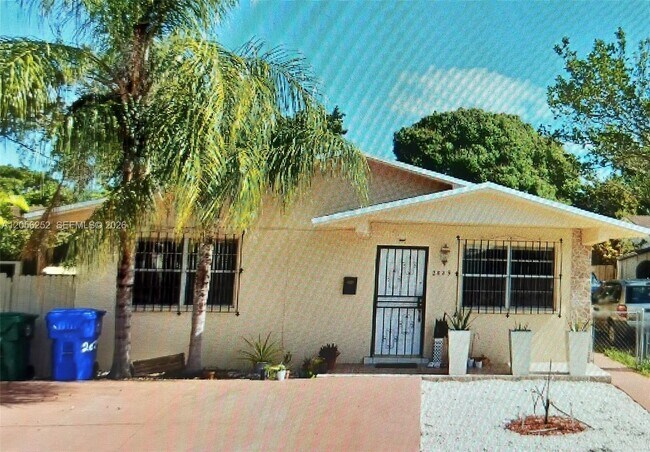 Building Photo - 2829 SW 38th Ct