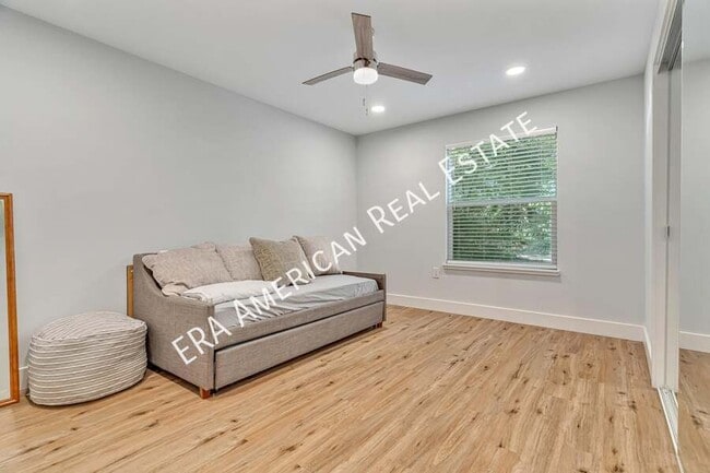 Building Photo - 2037 Lewis Turner Blvd