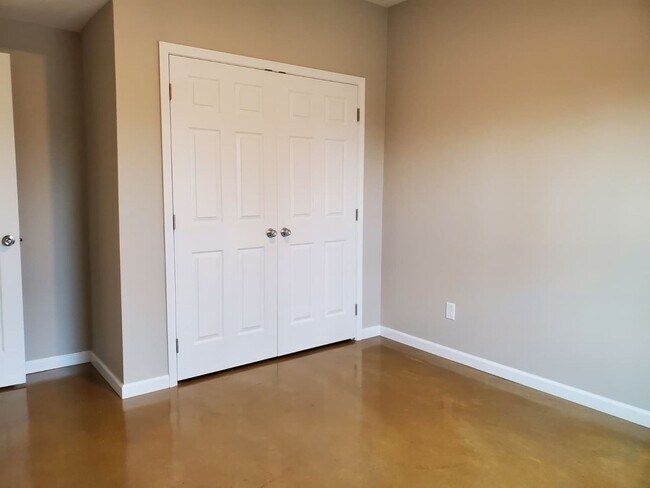 Building Photo - 3 bed 1 bath apartment in Jackson, MO