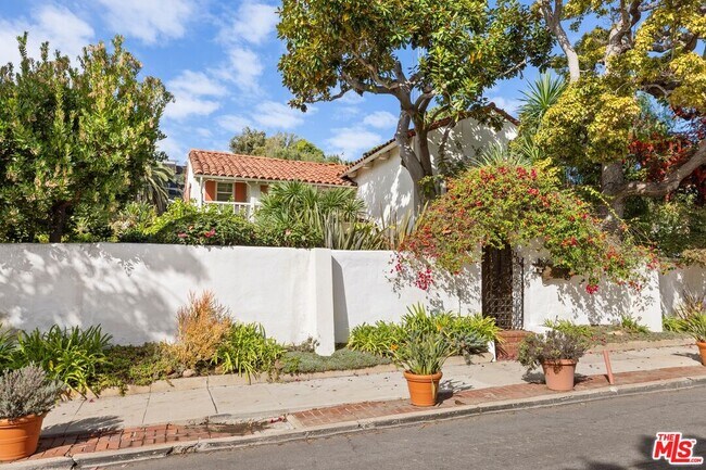 Building Photo - 311 Amalfi Dr