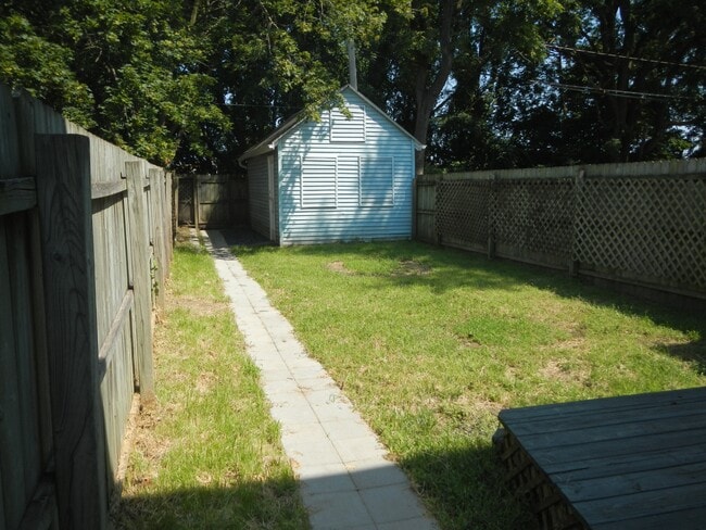 Building Photo - 3885 N 6th St