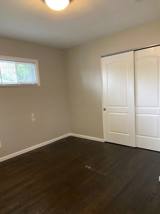 Building Photo - This property is available on a rent-to-own basis.