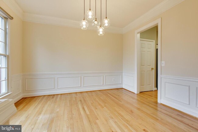 Building Photo - 8627 Trail View Dr