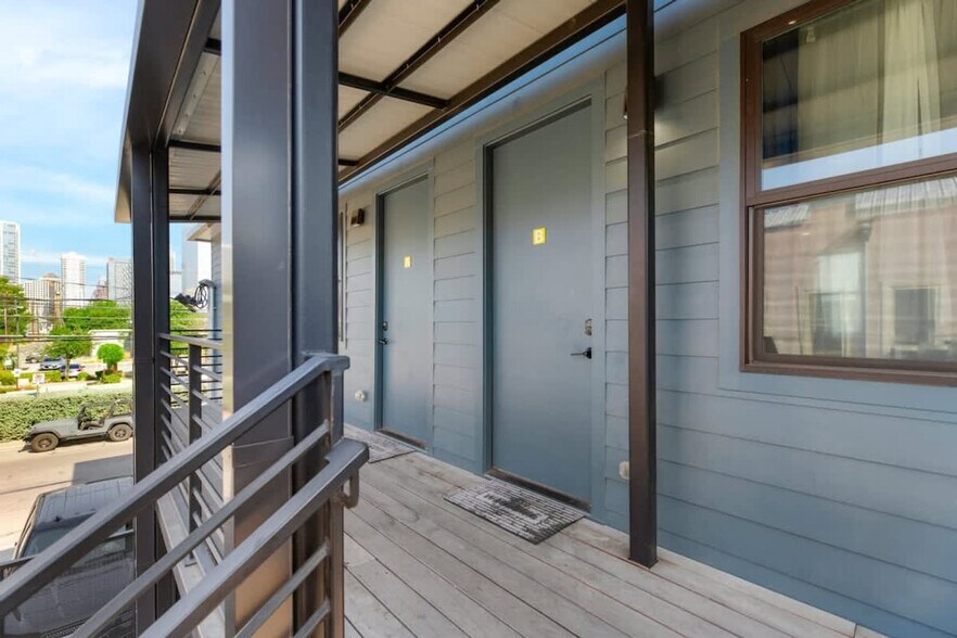 Building Photo - 1201 E Cesar Chavez St