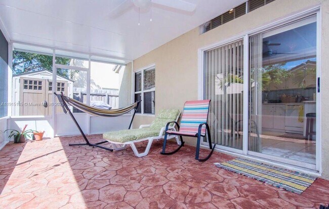 Building Photo - 1940 SE 14th Ct