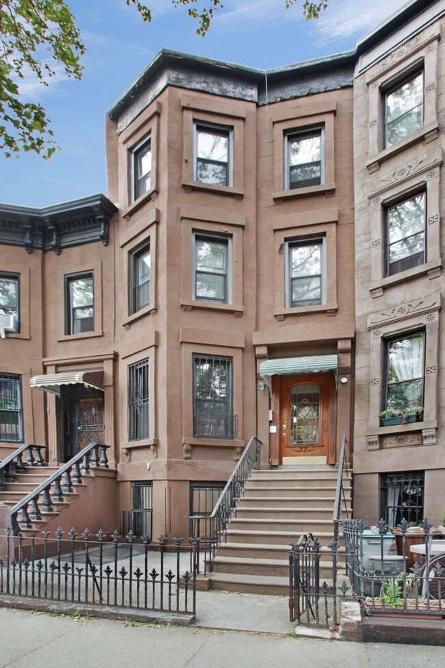 Building Photo - 653 Degraw St