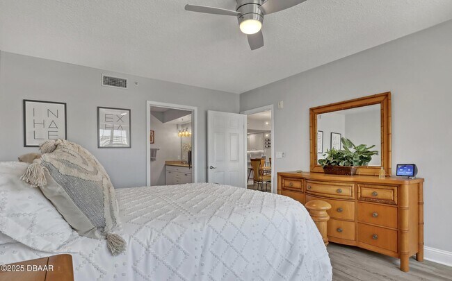 Building Photo - 4670 Links Village Dr