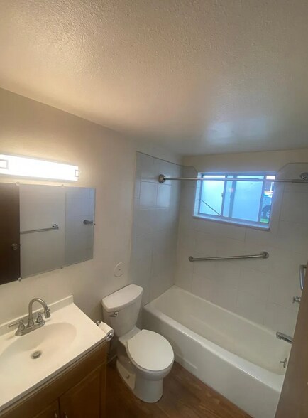 Building Photo - 3300 S Clarkson St