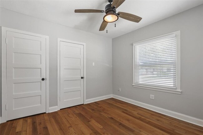 Building Photo - 409 Genard St