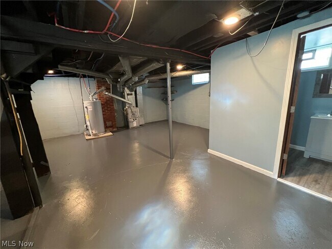 Building Photo - 784 Rosamond Ave