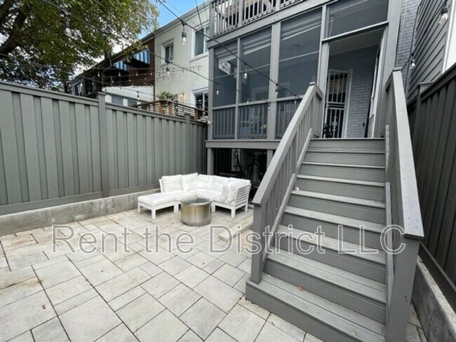 Building Photo - 1316 Staples St NE