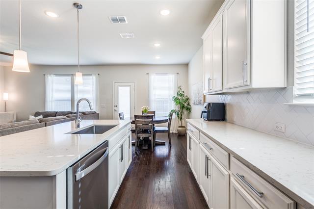 Building Photo - 811 Maverick St