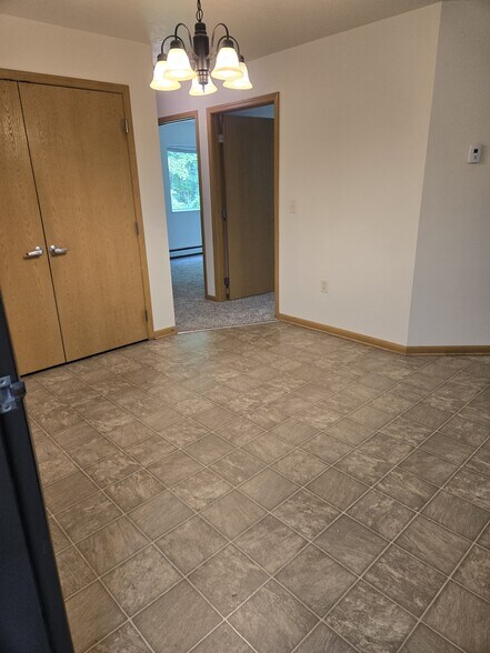 Building Photo - 1215 Golf Course Rd