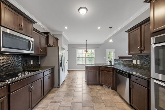 Building Photo - Pet Friendly Four Bedroom!