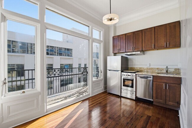 Building Photo - 1405 Van Ness Ave