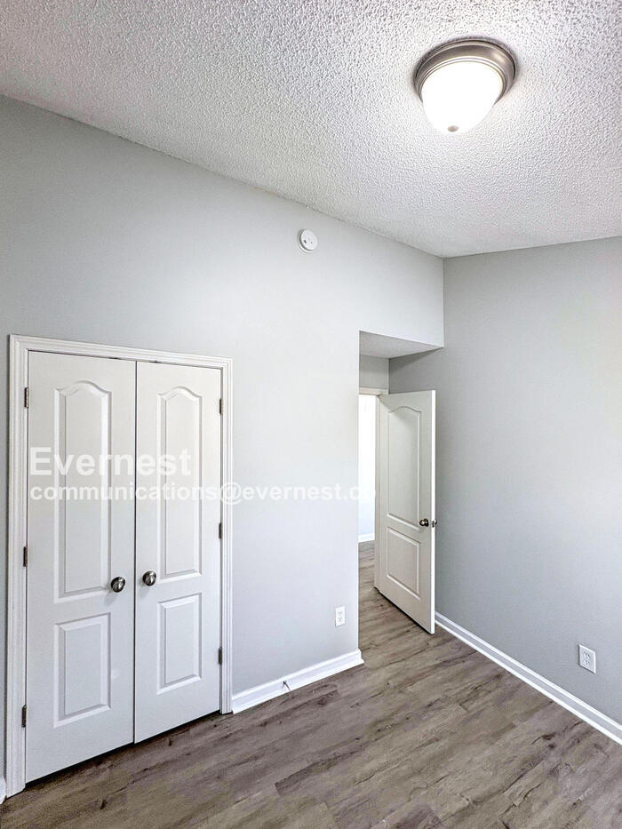 Building Photo - 8625 Thomas Ln