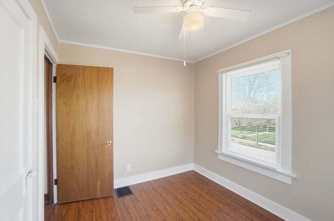 Building Photo - 1033 Forest Ave