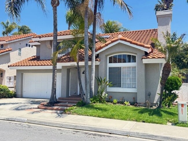 Building Photo - Stylish, Upgraded Laguna Niguel Home Ready...