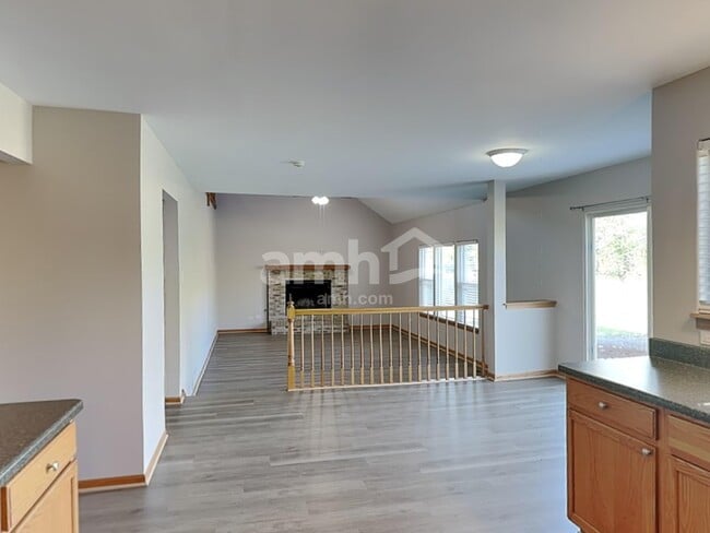 Building Photo - 2438 Foxtail Ct