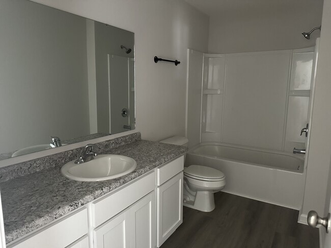 Building Photo - 96 Deerfield Dr NE