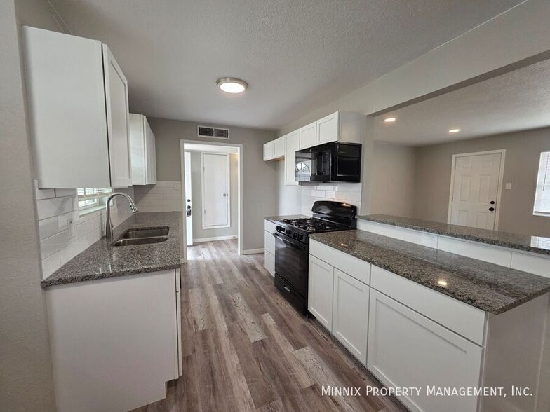Building Photo - 4603 Mercedes Dr