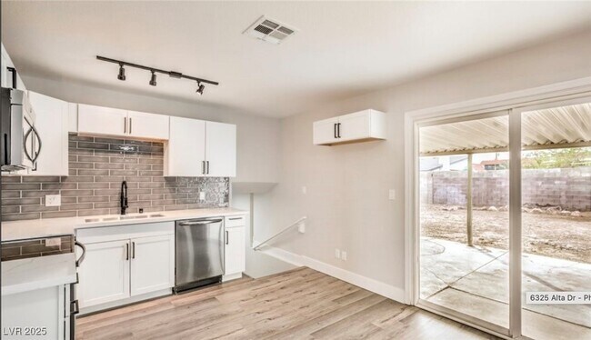 Building Photo - 6325 Alta Dr
