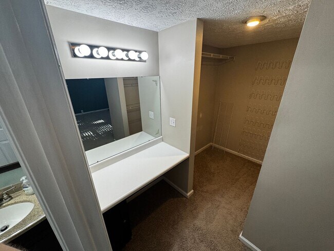 Building Photo - 3226 Split Oak Ct
